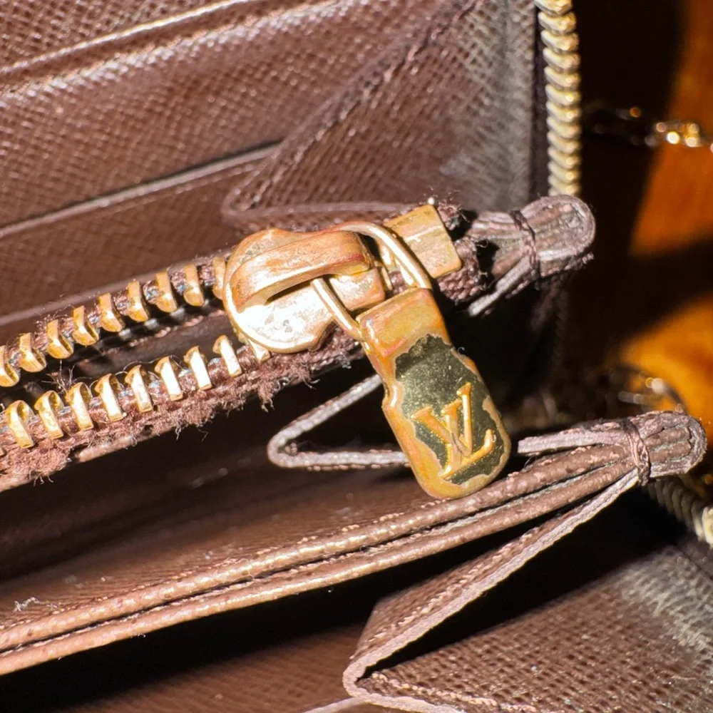 Louis Vuitton
Vintage 2011 Zippy Wallet - Picture 5 of 15